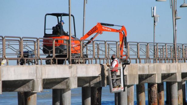 Vasto: lavori sulle strutture del pontile di Vasto Marina