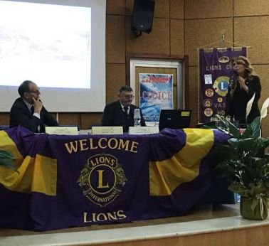 Liceo Mattioli: un momento della conferenza del prof.Giulio Tarro