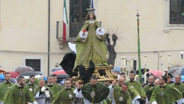 Sulmona: la Madonna che scappa