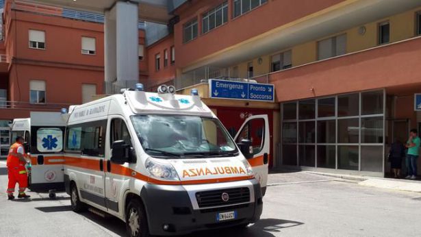 Chieti: l'ingresso del pronto soccorso dell'ospedale