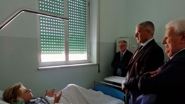 Il Prefetto Corona a colloquio con la signora Martelli