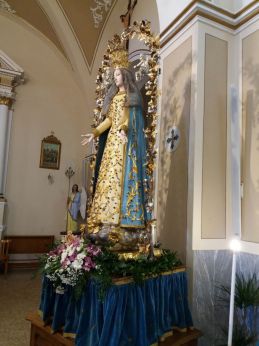 La statua della Madonna dell'Incoronata