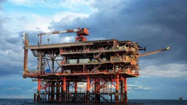 Una piattaforma petrolifera