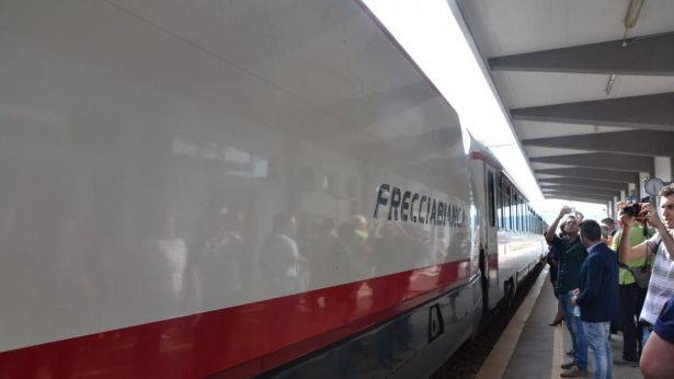 Il Frecciabianca alla stazione Vasto-San Salvo