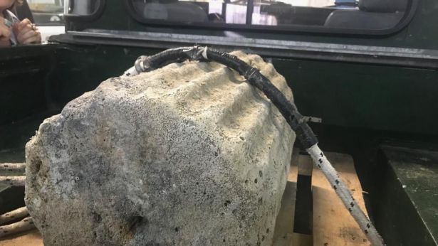 Il pezzo di colonna romana rinvenuto in mare