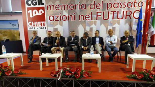 Landini a Chieti per i 100 anni della CGIL