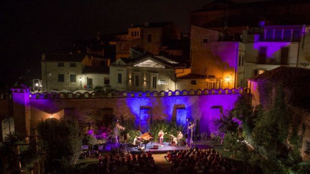 Concerti negli splendidi giardini di Palazzo d'Avalos