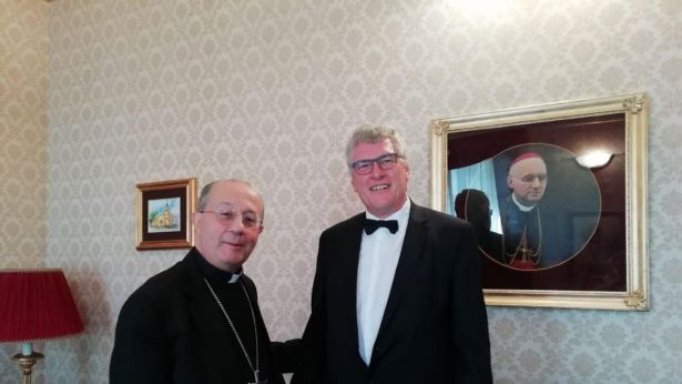 Mons. Bruno Forte con il dott. Schael