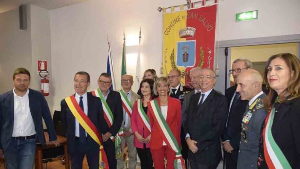 San Salvo: foto ricordo per la consegna della cittadinanza onoraria