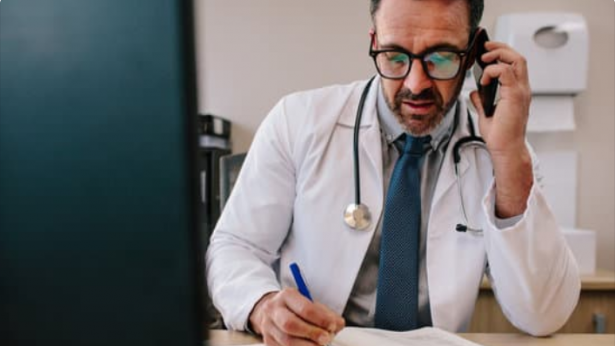 Medico al telefono