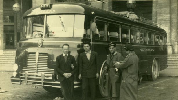 Una foto storica della Di Fonzo: bus per il collegamento con Roma