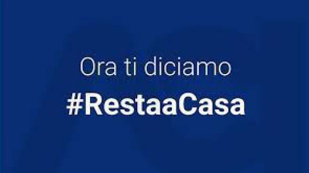 #restaacasa