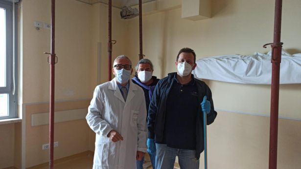 Il direttore sanitario della ASL Angelo Muraglia con i tecnici