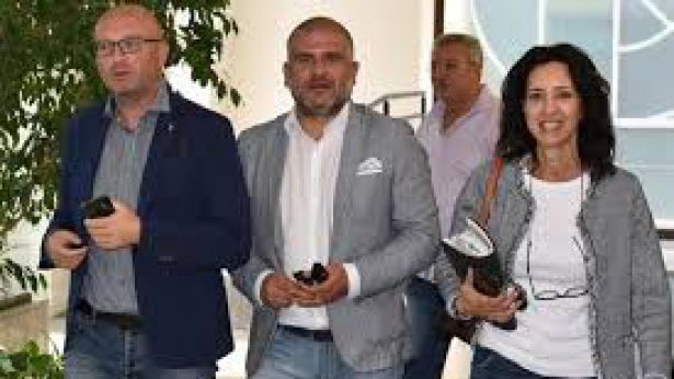 Luigi D'Eramo al centro nella foto