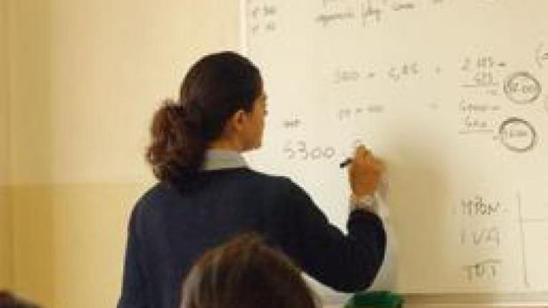 Una docente a scuola