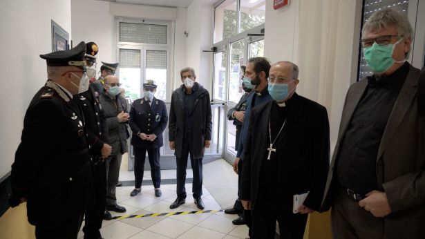 Autorità in fila per la vaccinazione