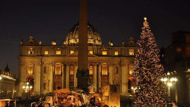 Piazza S.Pietro in una immagine natalizia
