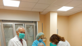 Il prof. Jacopo Vecchiet sottoposto a vaccinazione