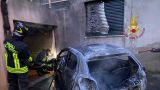 L'auto andata a fuoco