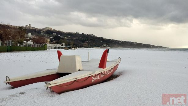 La neve sulla sabbia di Vasto Marina