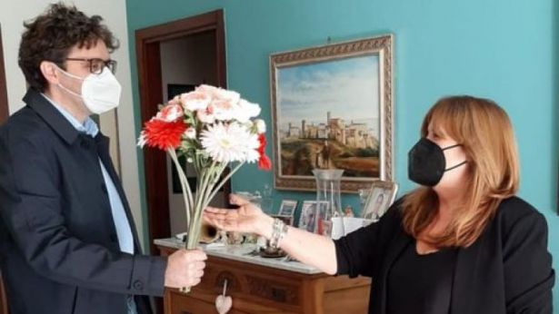 Gli auguri del Sindaco Menna alla mamma