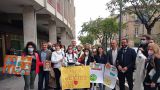 La protesta dei lavori sotto gli uffici della Regione