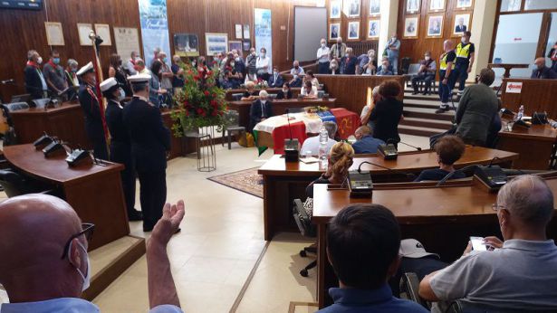 La camera ardente di Lapenna a Palazzo di Città