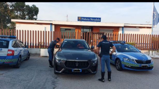 La Maserati recuperata dalla Polizia di Vasto Sud