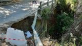 Smottamento di terreno sul ponte che attravwersa il Feltrino