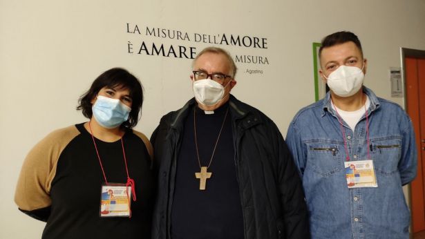 Mons. Emidio Cipollone al centro