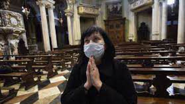 In Chiesa con la mascherina