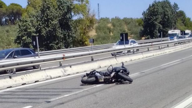 La moto dopo l'incidente
