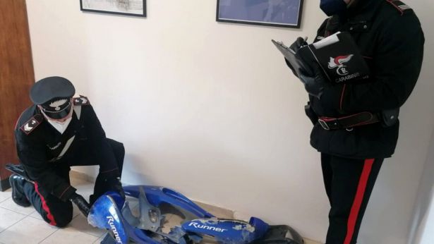 Lo scooter recuperato dai Carabinieri