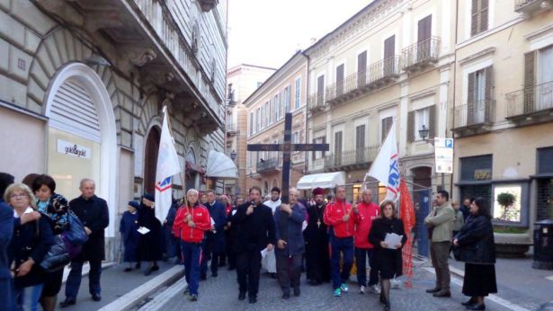 Chieti: La via Crucis dei Lavoratori