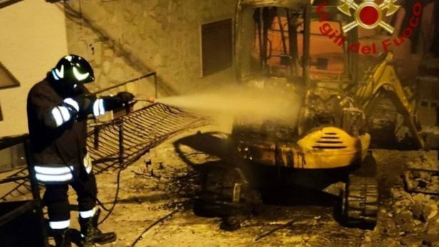 Castiglione Messer Marino: incendio all'interno di un cantiere.