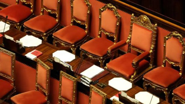 Poltrone Parlamento