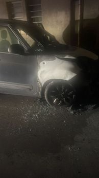 L'auto incendiata del sindaco Menna