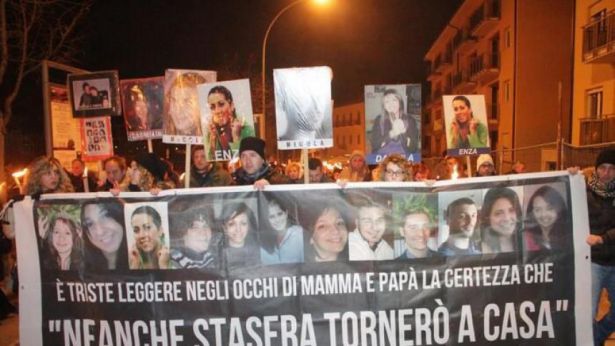 L'Aquila: una delle fiaccolate organizzate per ricordare le vittime