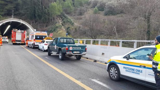 A/14: incidente simulato in galleria