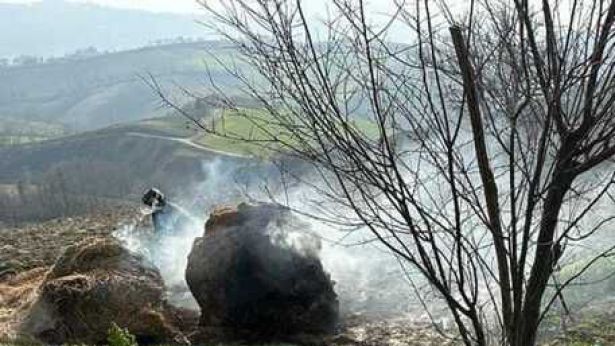 Le rotoballe andate a fuoco