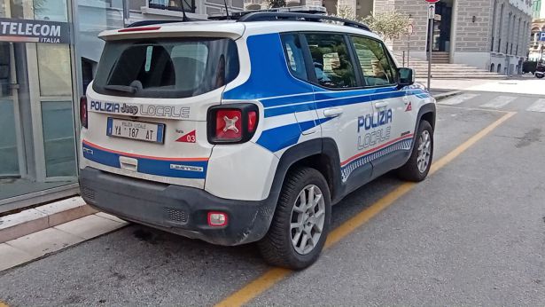 Un mezzo della Polizia Locale