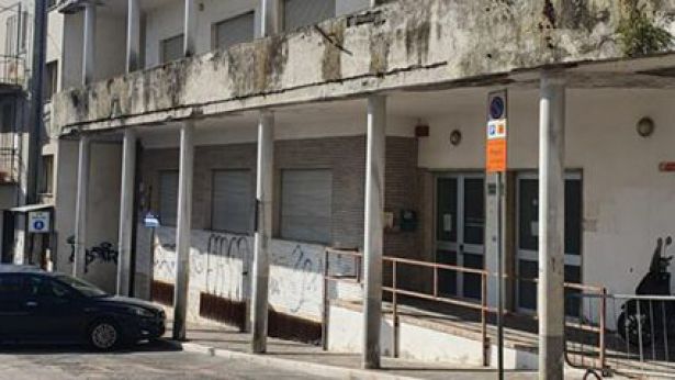 L'edificio di Via Naumachia com'era prima dell'intervento