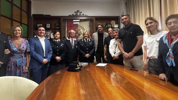 Vasto: foto ufficiale incontro del Sindaco con il vice questore Lucia D'Agostino