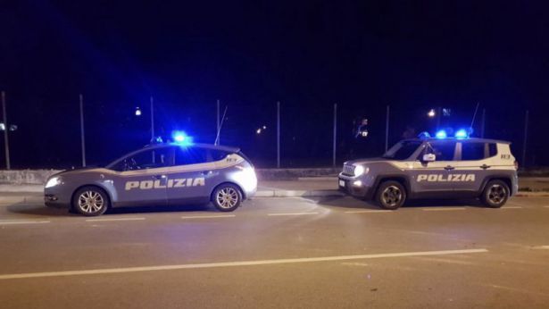Mezzi della Polizia di Stato