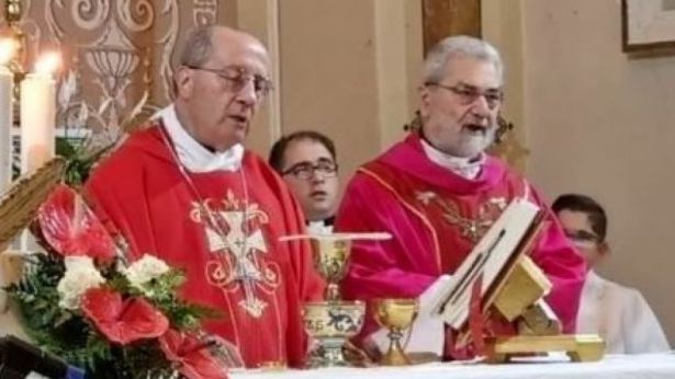 Mons. Bruno Forte e don Michele Carlucci durante la celebrazione