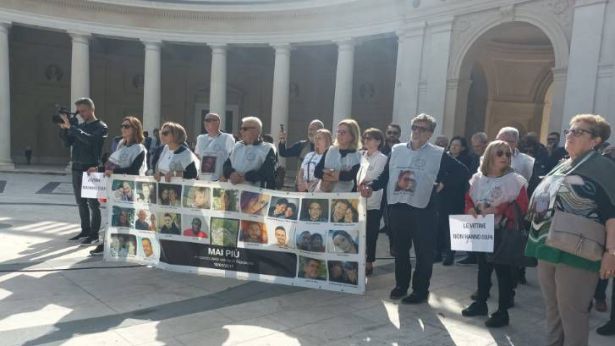 I parenti delle vittime della tragedia di Rigopiano