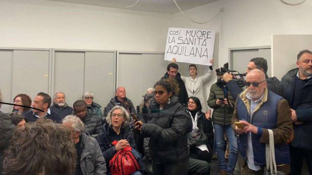 L'Aquila: occupata la sede della direzione della ASL