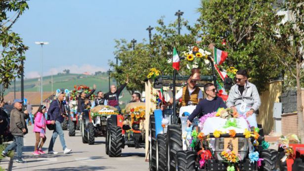 San Salvo: la sfilata delle some