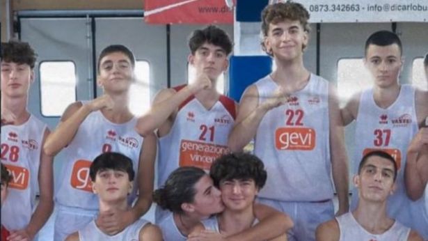 Foto dei ragazzi Under 17 della Vasto Basket