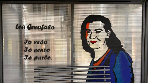 La pensilina dedicata a Lea Garofalo